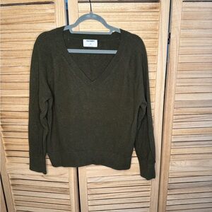 Old Navy Women's Deep Green V-Neck Sweater